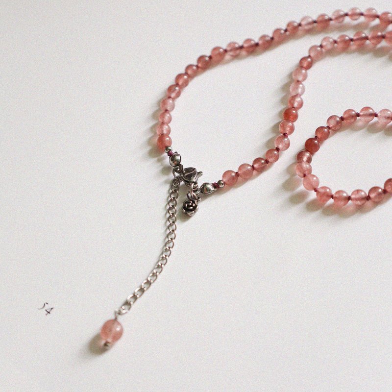 Love Me Strawberry Quartz Necklace - สร้อยคอ - สแตนเลส สึชมพู