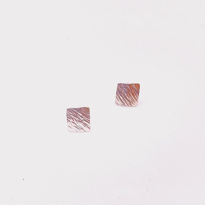 Square textured earrings - ต่างหู - เงิน สีเงิน