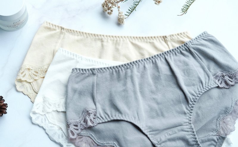 【Handmade Inside】Comfortable・Organic Cotton・Mid Waist Boxer・Made in Taiwan - Women's Underwear - Cotton & Hemp White