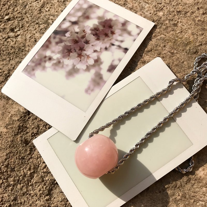 【Lost and find】 natural stone cherry powder crystal necklace - สร้อยคอ - เครื่องเพชรพลอย สึชมพู