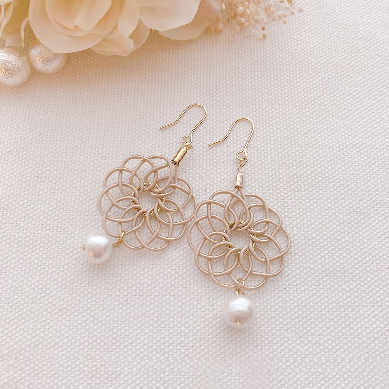 [Mizuhiki] Mandala knot and cotton pearl mizuhiki accessories / Clip-On / suitable for both Western and Japanese clothing / beige - Earrings & Clip-ons - Paper Brown
