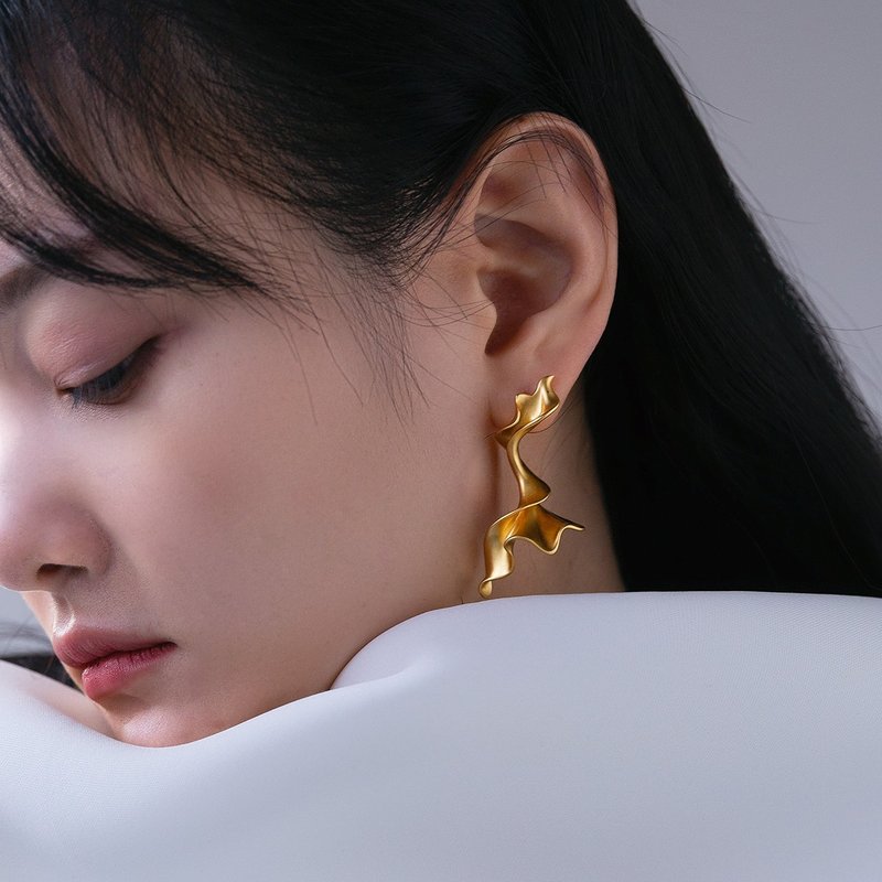 Hand-made frosted texture irregular abstract dynamic Chinese temperament earrings - ต่างหู - เงิน สีเงิน