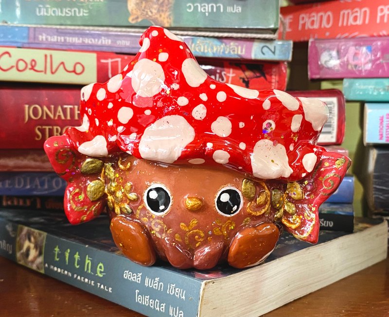 Handmade Mushroom Fairy Planter - handcrafted pottery with drainage hole - 花瓶/花器 - 陶 紅色