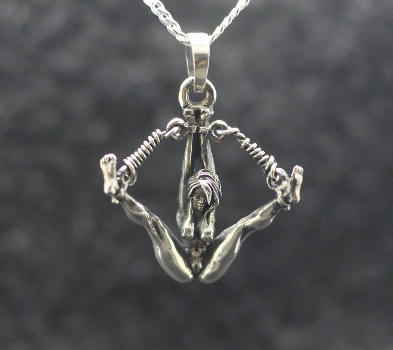 Mature jewelry bdsm. Tied naked woman erotic silver figure jewelry pendant. - 項鍊 - 純銀 銀色