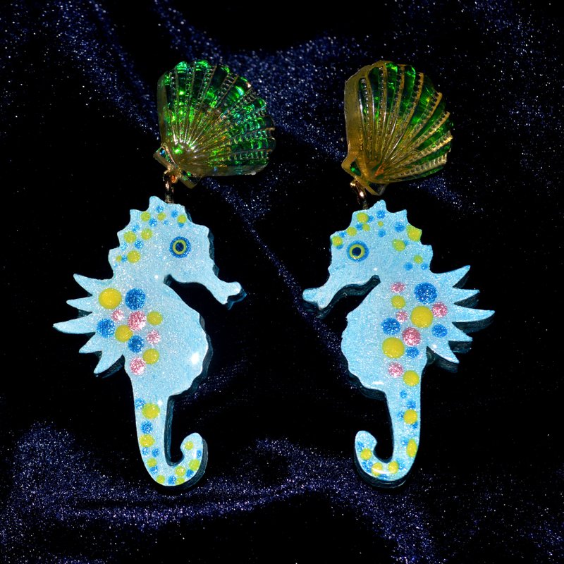 自由海洋 藍色波點海馬 耳環 seahorse - 耳環/耳夾/耳骨夾 - 木頭 藍色