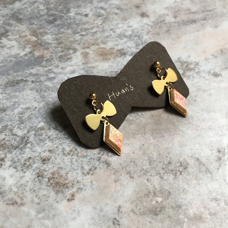 Ribbon - Brass Bow Leather Earrings - ต่างหู - หนังแท้ 