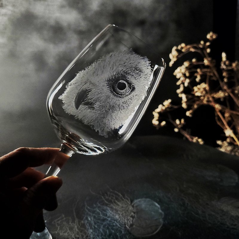 【高腳獨享杯客製】– 鷹 紅白酒杯 可配對 手工雕圖/免費刻字 - 酒杯/酒器 - 玻璃 透明