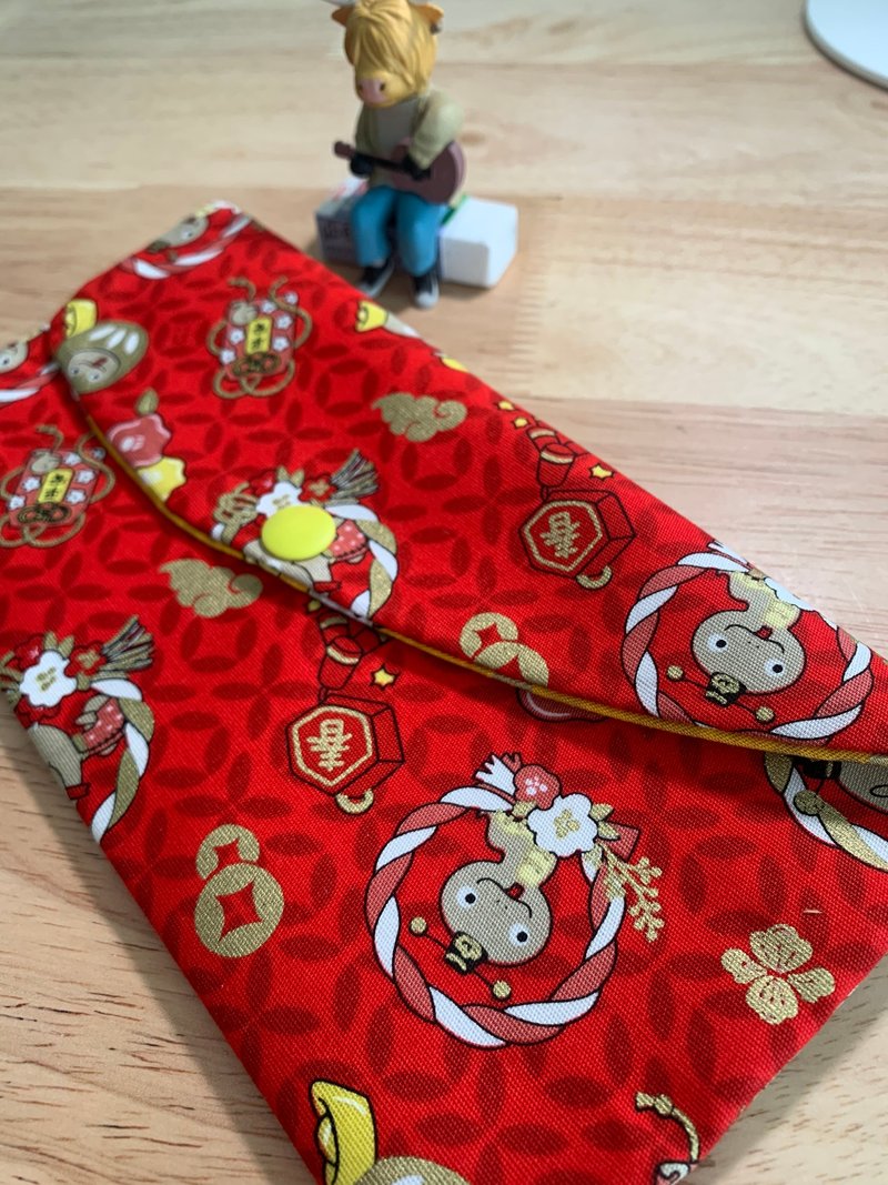 Ping An Zhao Fuwen Qingfeng high-quality red envelope bag eye-catching red Snake Year gift storage wet wipes and sanitary napkins - กระเป๋าสตางค์ - ผ้าฝ้าย/ผ้าลินิน สีแดง