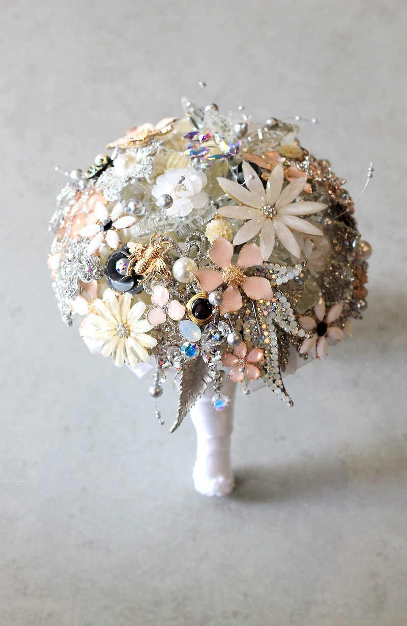 Jewelry bouquet [full jewelry and handmade crystal flower] crystal pendant - ตกแต่งต้นไม้ - โลหะ สึชมพู