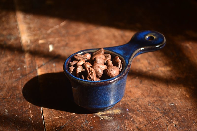 湛放藍咖啡豆勺啡濾器 錐形濾杯手沖濾杯 咖啡濾杯 咖啡濾器 - 咖啡杯 - 陶 藍色