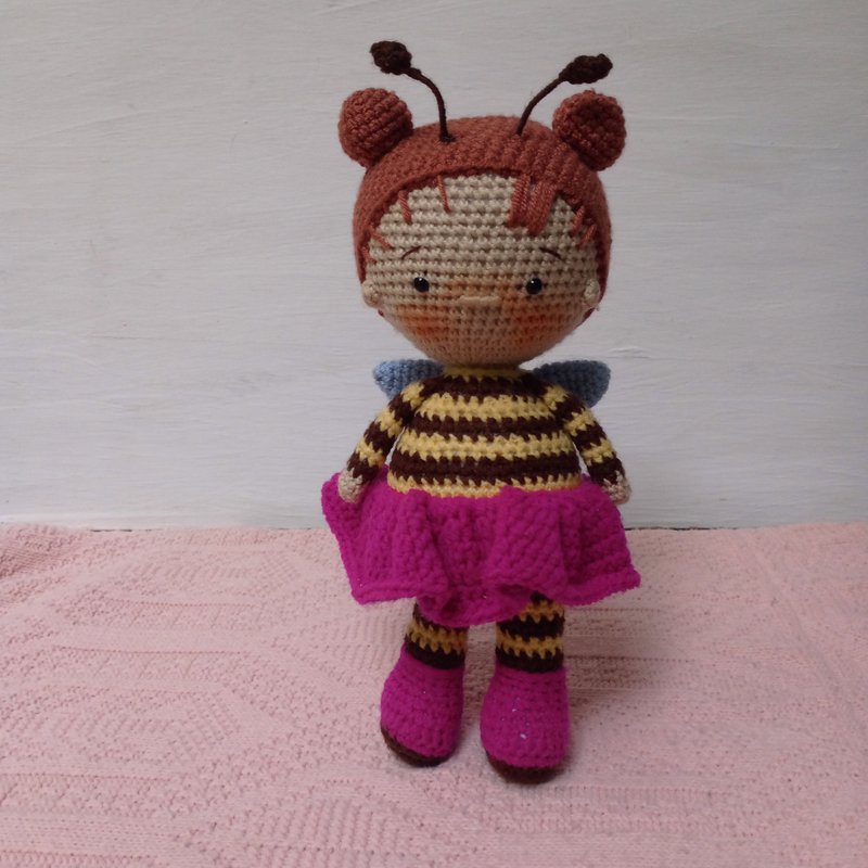 Bee Doll Hand crochet doll Stuffed toys Plush toys Dolls Gift Home Decor Bee - ของเล่นเด็ก - อะคริลิค หลากหลายสี