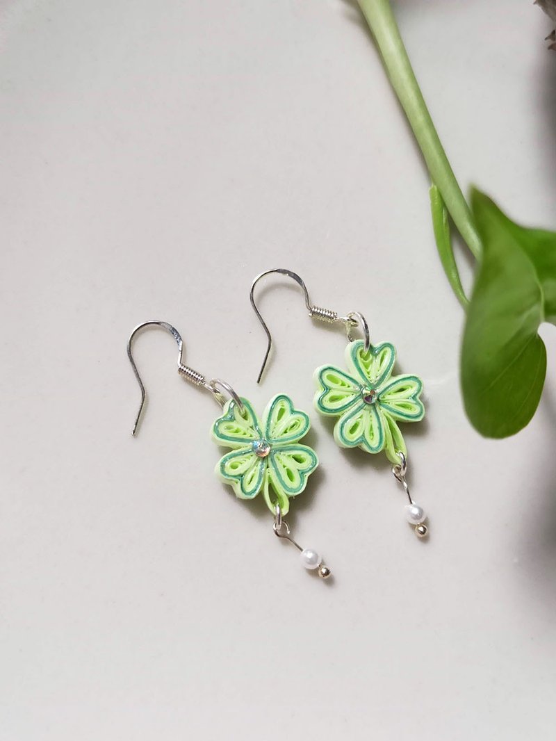 紙工藝 衍紙 捲紙 手作飾品—幸運草 paper earring - 耳環/耳夾/耳骨夾 - 紙 綠色
