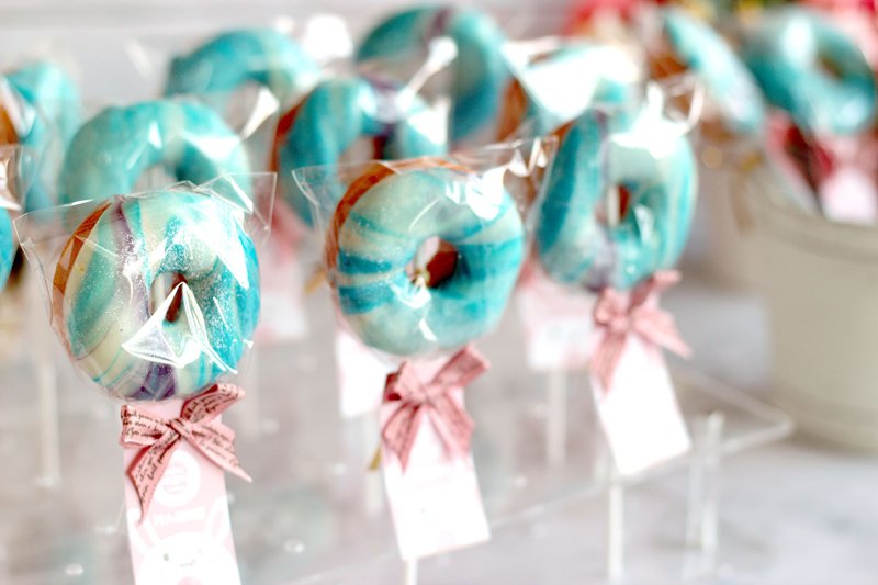 [Free Shipping Plan] Starry Galaxy Donut Lollipops - Two-color Mix and Match Event Snacks and Wedding Souvenirs - เค้กและของหวาน - อาหารสด สีน้ำเงิน