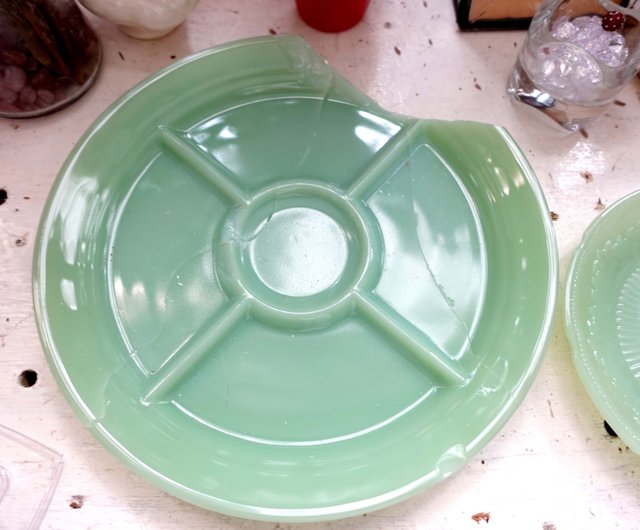 Broken goods FIRE KING 60's antique jade jade color transparent glass plate  plate tableware nostalgic - Shop Mr.Travel Genius Antique shop Plates &  Trays - Pinkoi