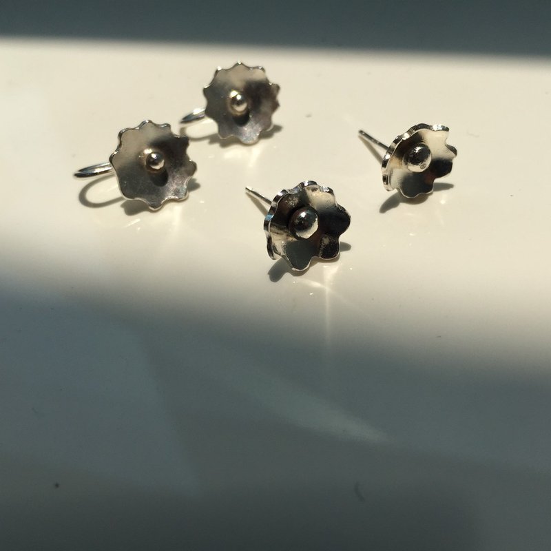 / 小草花d  /純銀耳環-925純銀耳針 / 夾式耳環 - 耳環/耳夾/耳骨夾 - 純銀 銀色