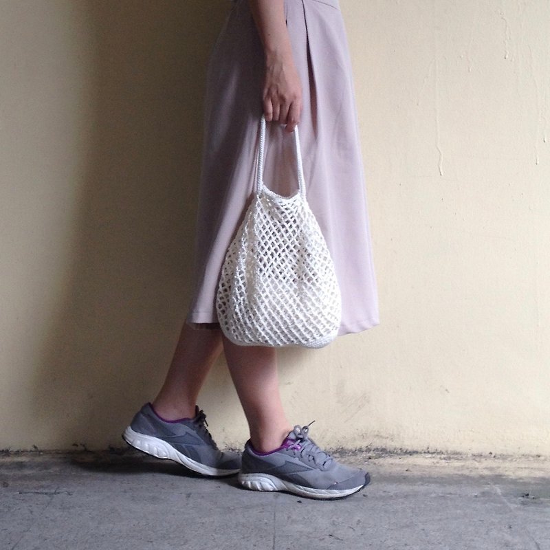 Xiao fabric - comfortable walking / hand-woven ramie small mesh bag - White - Handbags & Totes - Cotton & Hemp White