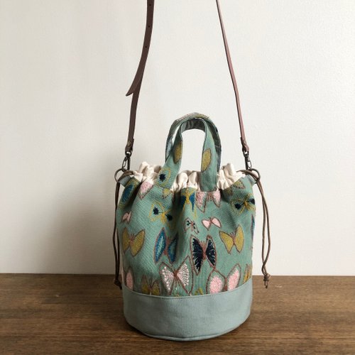 ハンドメイド　巾着トートバッグ　ミナペルホネン　sky flower 160 ミナペルホネン lumiukko あおり巾着バッグ 巾着トートバッグ 本革 巾着