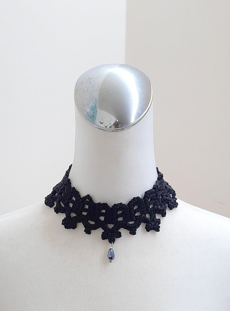 Hand-woven gothic choker. necklace/choker/neck jewelry/clavicular chain/party dress - Bracelets - Cotton & Hemp Black