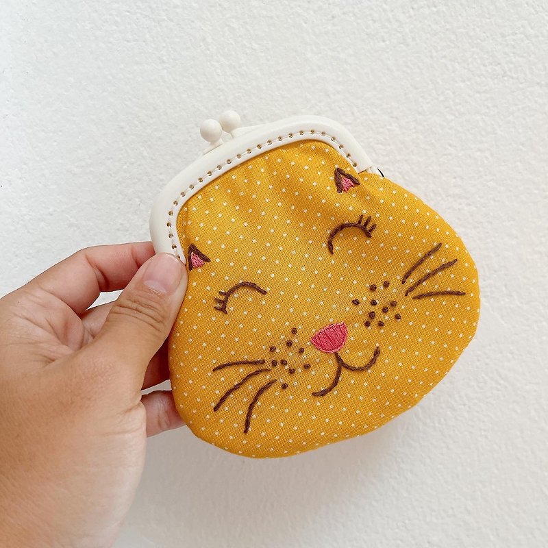 Polka dot cat cotton clasp frame purses - 零錢包/小錢包 - 棉．麻 橘色