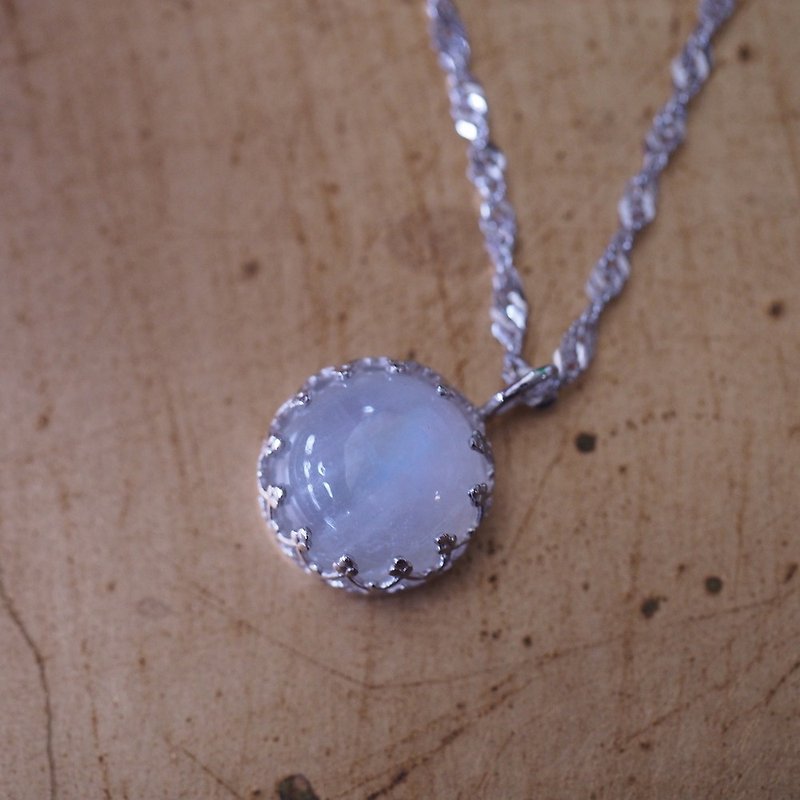 Natural Moonstone Blue moonstone ムーンストーン handmade sterling silver necklace - สร้อยคอ - เครื่องเพชรพลอย สีน้ำเงิน