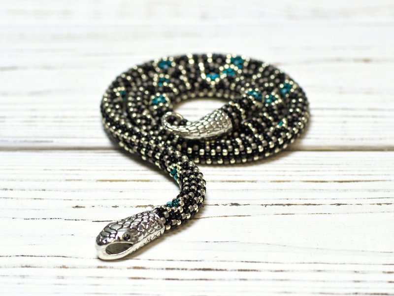 Serpent necklace, Snake necklace beaded, Ouroboros jewelry, Gray snake choker - สร้อยคอ - แก้ว สีเทา