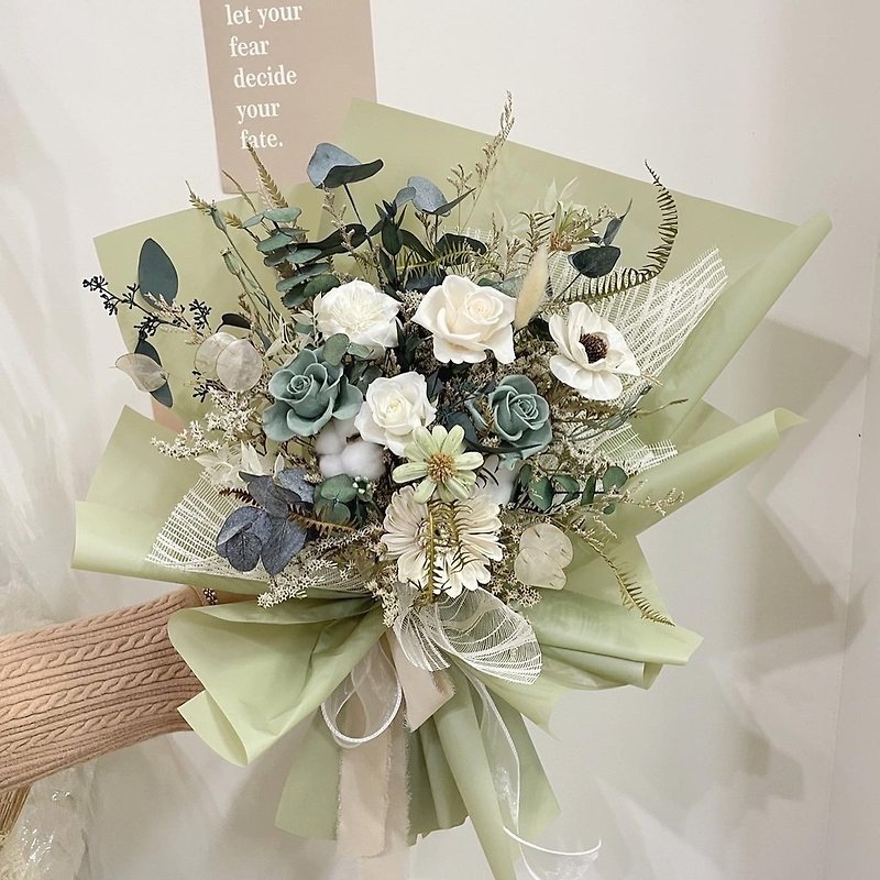 Elegant classic white and green bouquet eternal flower dry flower birthday bouquet Valentine's Day confession bouquet marriage proposal - Dried Flowers & Bouquets - Plants & Flowers Green