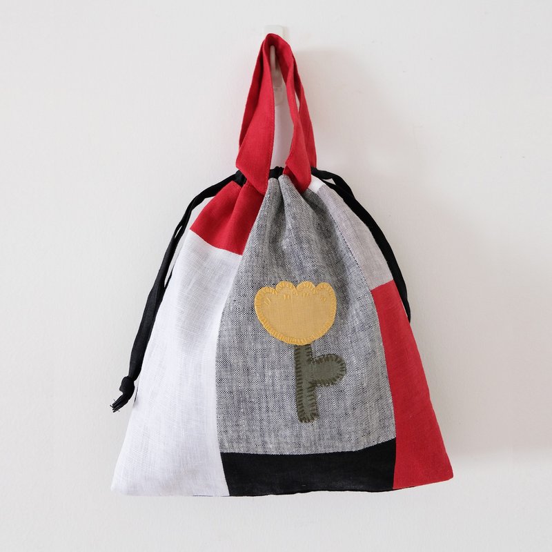 Blooming sunday drawstring pocket / Yellow Tulip - 束口袋/束口背包/水桶包 - 棉．麻 黑色