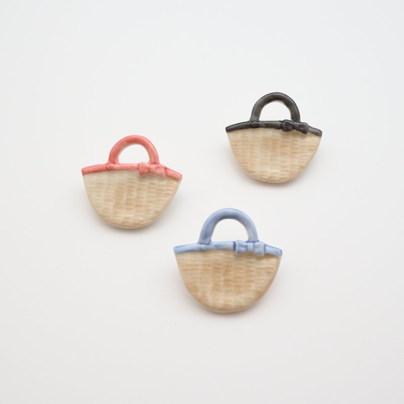 Basket brooch - 胸針/心口針 - 瓷 卡其色