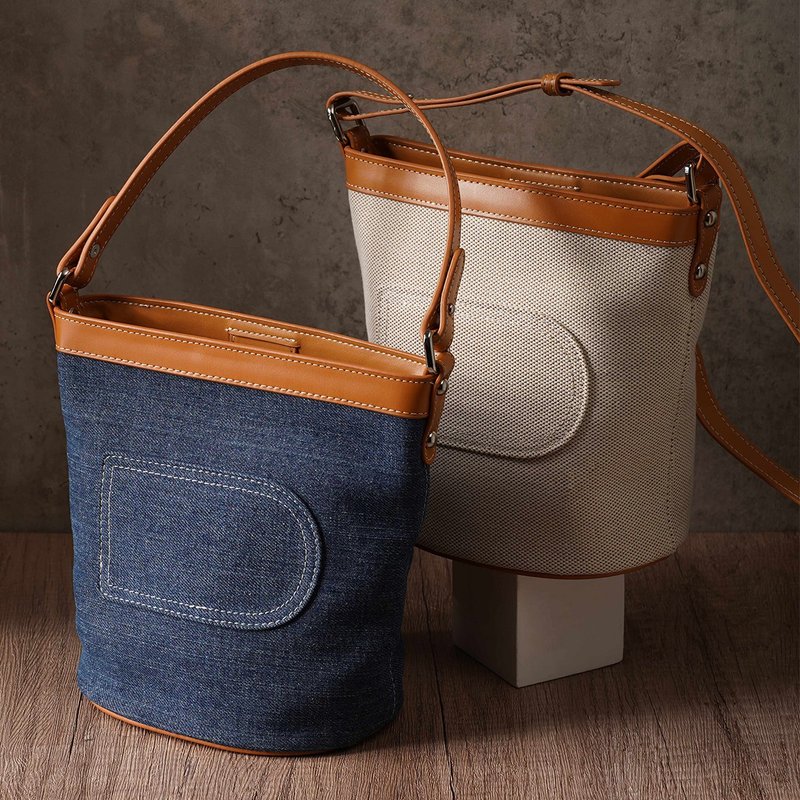 Casual denim canvas-paneled leather bucket bag - กระเป๋าหูรูด - หนังแท้ สีน้ำเงิน