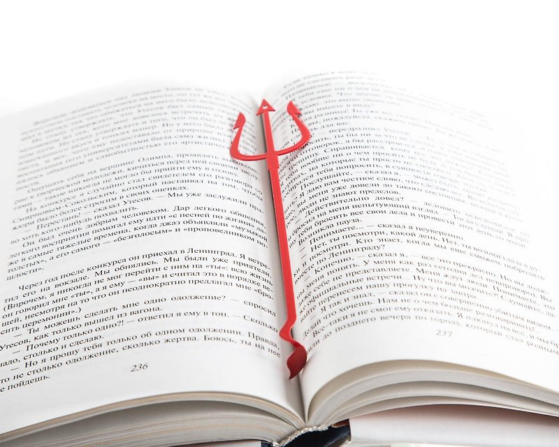 Metal book bookmark // Devil's Trident // Free shipping worldwide // - ที่คั่นหนังสือ - วัสดุอื่นๆ สีแดง