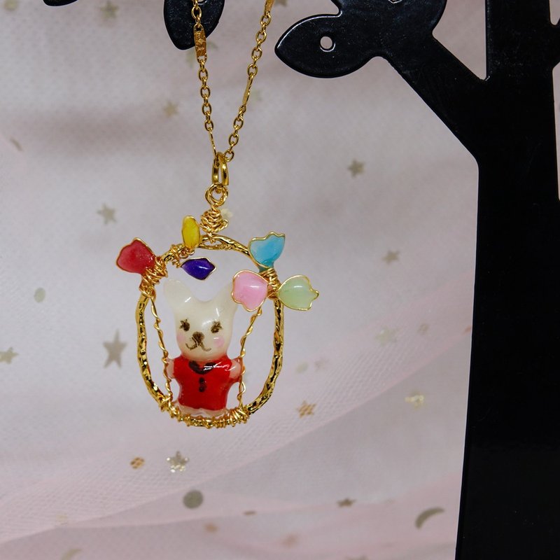 The clay bunny is swinging in the garden. The necklace is cute and sweet. - สร้อยคอ - ดินเหนียว สีแดง