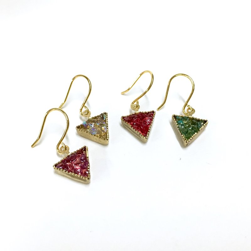 [If] [territory] Mulberry Triangle rhinestone earrings. 14k gold earrings. Geometric modeling earrings. Japanese / French / minimalist style. Earrings / ear hook / ear clip - Earrings & Clip-ons - Gemstone White