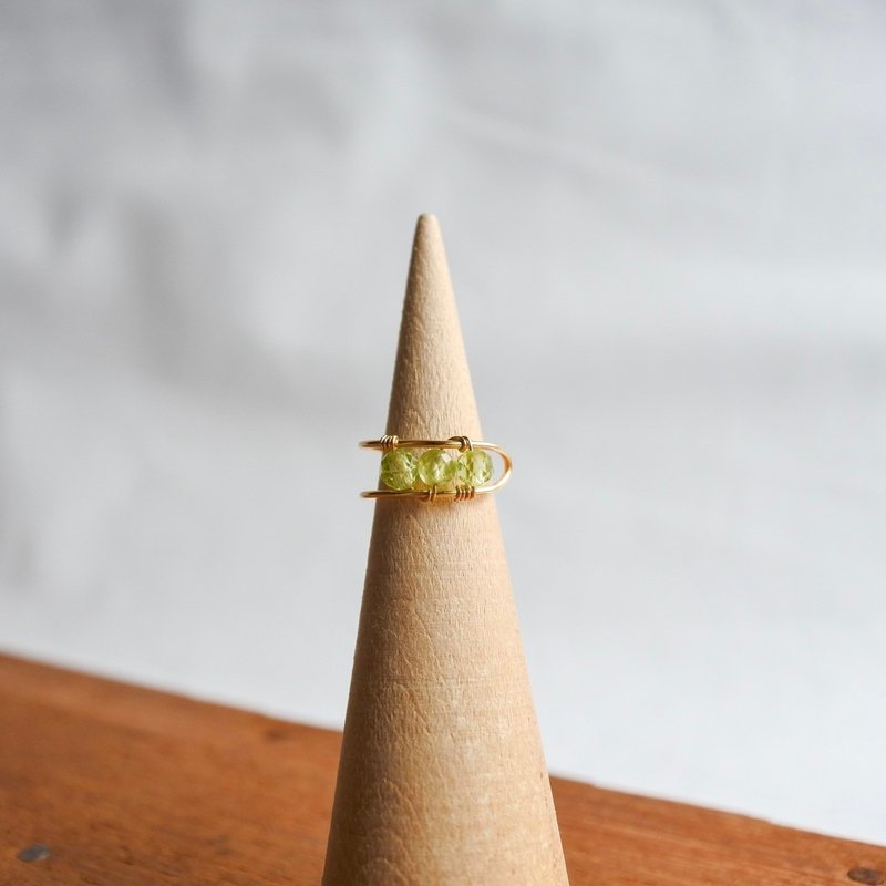 Peridot Ear Cuff – Gold – Natural Stone - 戒指 - 其他金屬 綠色