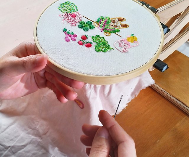7 Best Embroidery Books for Beginners and Advanced Stitchers