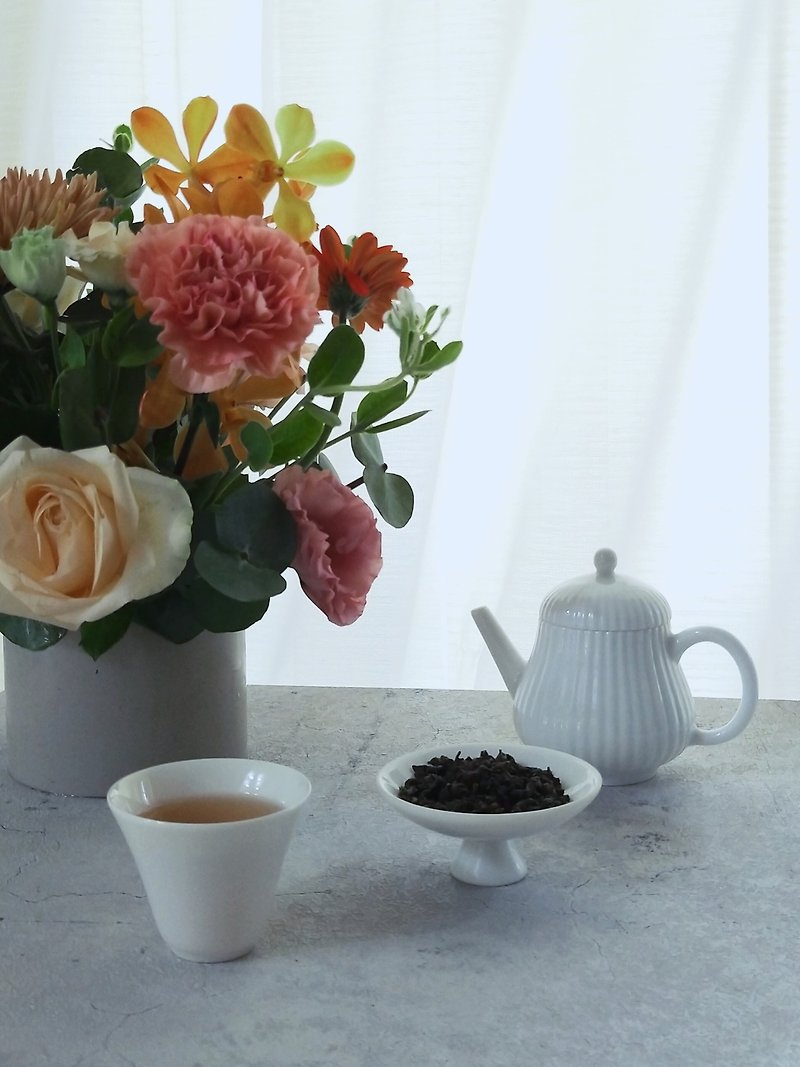ハニーブラウンウーロン茶、ピーチベースの韻、熟したフルーツの香り - お茶 - その他の素材 ホワイト