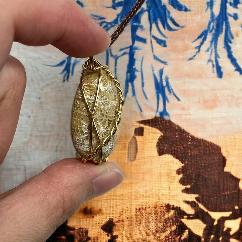 編み込み小花珊瑚翡翠ブロンズ編みペンダント - ネックレス - 銅・真鍮 