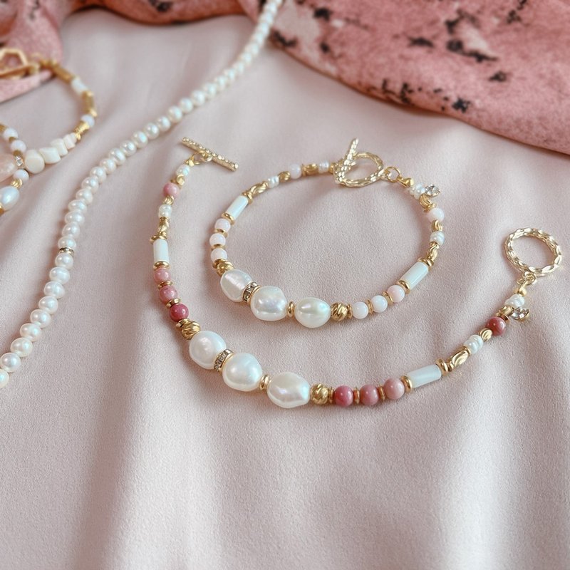 Romantic | Natural rose Stone, shell beads - Bracelets - Other Metals Pink