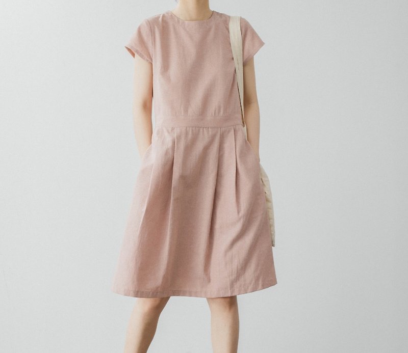 法式復古 簡約圓領基礎款洋裝 - 連身裙 - 棉．麻 粉紅色