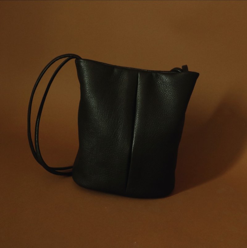原創設計 - 羊皮荔枝紋兩用水桶袋 可調較帶長 - 側背包/斜孭袋 - 真皮 黑色