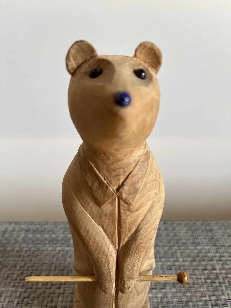 Meerkat/Lemur holding baton/Fragrant fir - Items for Display - Wood 