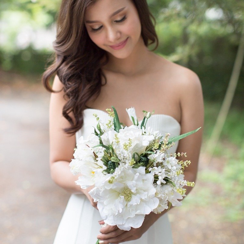 White Bridal Bouquet Handmade Flower Medium Bouquet Country White - 木工/竹藝/紙雕 - 紙 白色