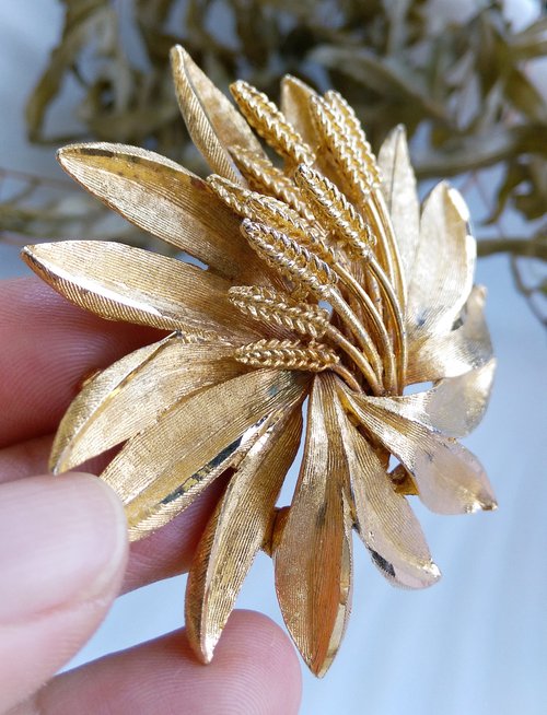 50's Coro 大きな黄色の花 植物 立体アート ヴィンテージ ブローチ 花 50's Coro 大きな黄色の花 植物 立体アート ヴィンテージ