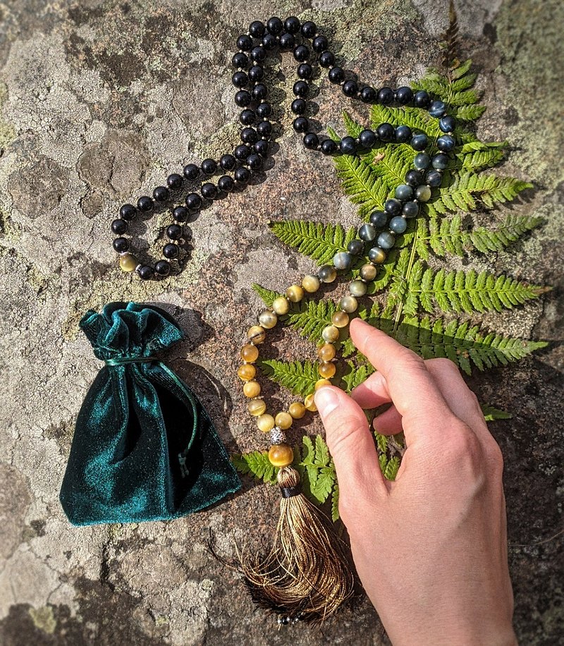 Cat Eyes Stone Mala Rosary 108 beads Tassel Necklace for Meditation - สร้อยคอ - เครื่องประดับพลอย สีดำ