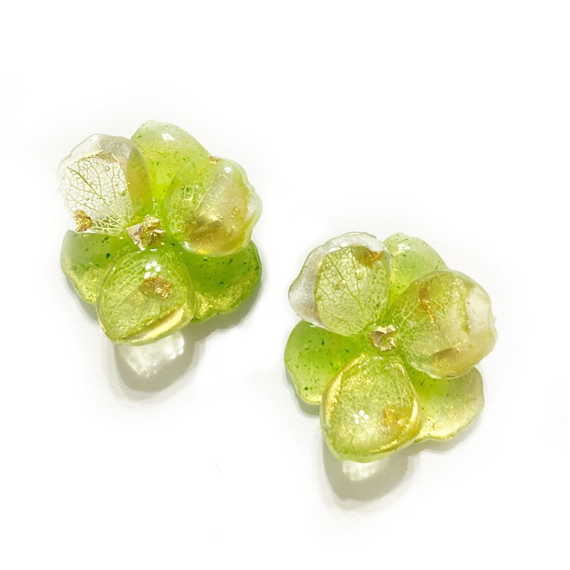 日本樹脂葡萄色夾心紫陽花瓣色刷金耳環(可改夾) - 耳環/耳夾/耳骨夾 - 樹脂 綠色