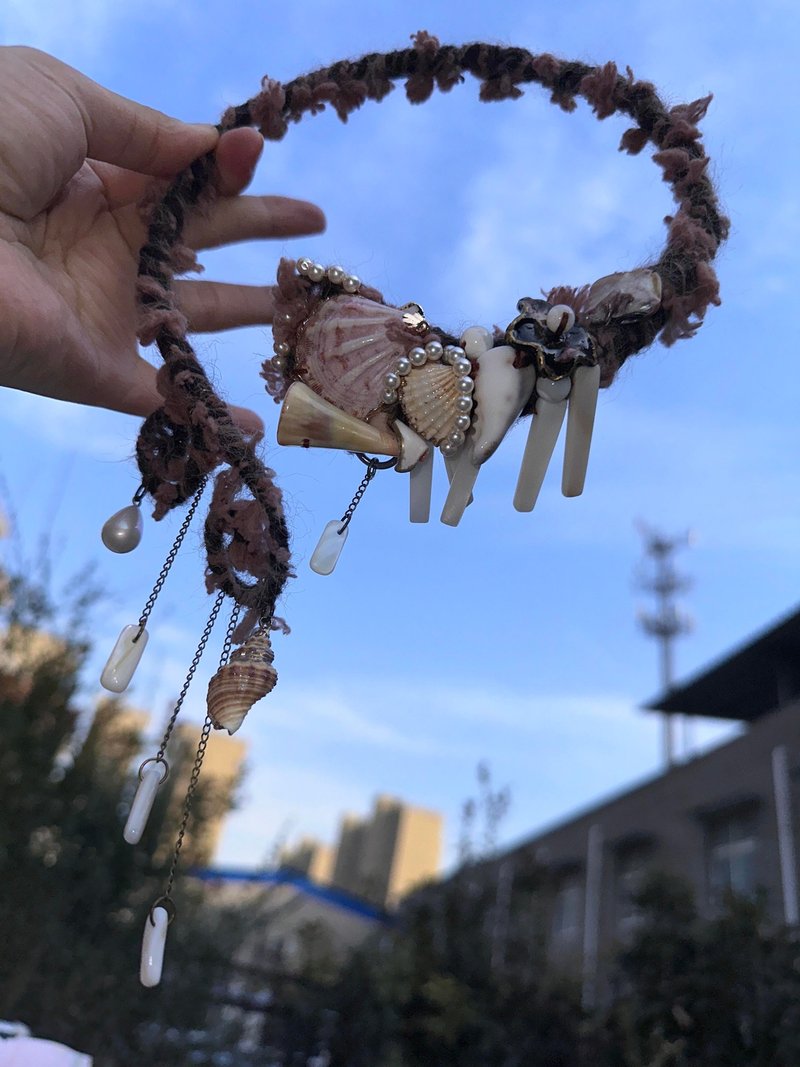 廢土風部落風原創設計手作項鏈 毛線貝殼手縫項鏈 深棕色 - 項鍊 - 其他材質 藍色