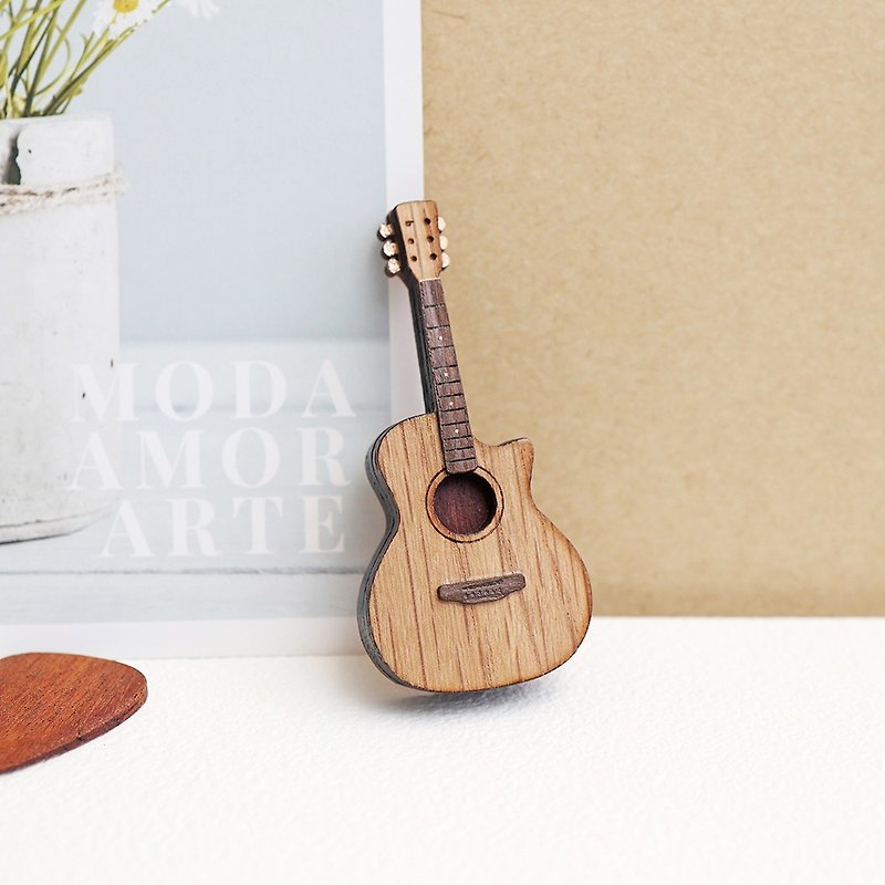 | Customized engraving + color selection | Simulated folk guitar pendant warm oak GA barrel key ring gift - Charms - Wood Brown