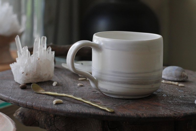 I also want to change my hands and break the lines of the ceramic cup/coffee cup/mug - Mugs - Pottery White