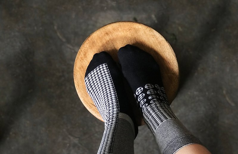 socks_hound_tooth / irregular / socks / check / monotone - ถุงเท้า - ผ้าฝ้าย/ผ้าลินิน สีดำ