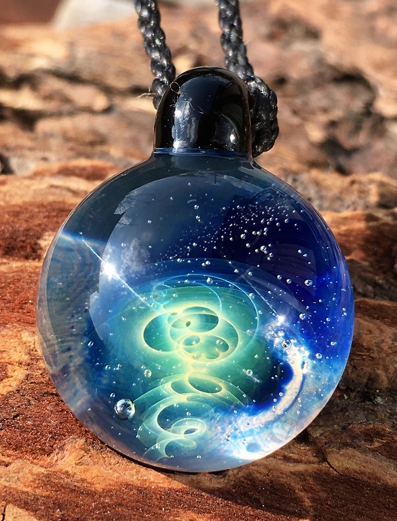 boroccus  Mystery  Space whirlpool  Thermal glass pendant. - สร้อยคอ - แก้ว สีเหลือง