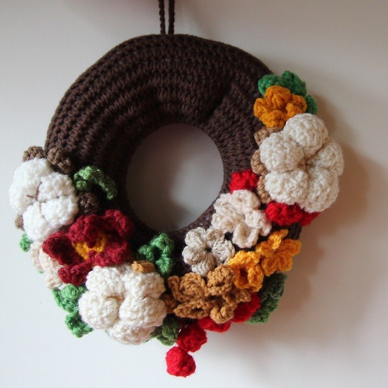 Amigurumi crochet doll: Christmas wreaths, dark coffee - ของวางตกแต่ง - วัสดุอื่นๆ สีนำ้ตาล